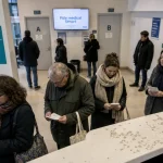 Pole medical de senart : hall vitré, patients et rendez-vous
